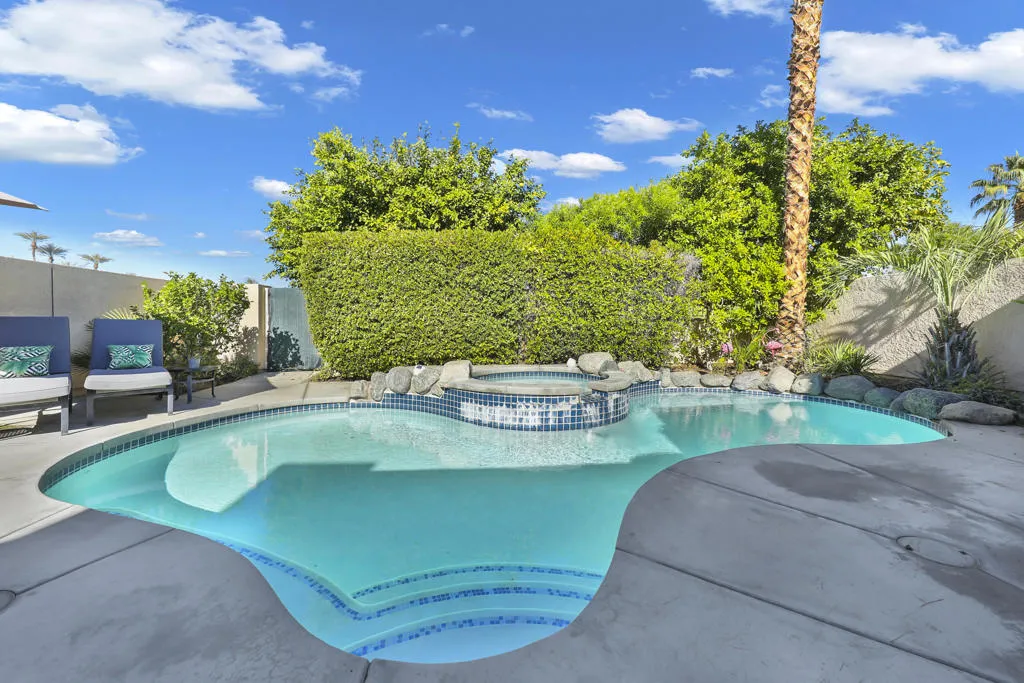 21 Ensenada Lane, Palm Desert, California 92260 home-pic-2